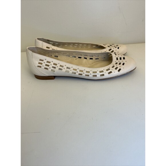 MICHAEL KORS Studded Beige Leather Ballet Flats Sz 8 M Cut Outs - Picture 3 of 11